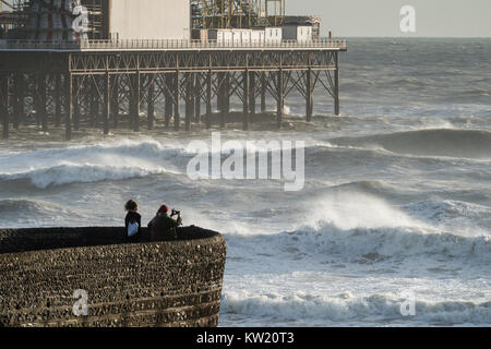 Brighton, UK. 29th December, 2017. A view of stormy weather on Brighton beach. Photo date: Friday, December 29, 2017. Photo: Roger Garfield/Alamy Live News Stock Photo