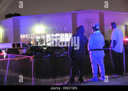 Houston, USA. 29th Dec, 2017. People gather outside the auto repair shop where the shooting happened earlier in southwest Houston, Texas, the United States of America, Dec. 29, 2017. Houston police confirmed Friday evening that three people, including the gunman, were killed in a shooting incident in southwest Houston, the U.S. state of Texas. Credit: Liu Liwei/Xinhua/Alamy Live News Stock Photo