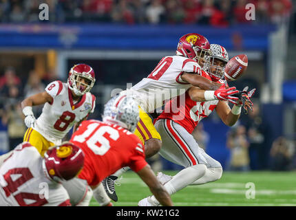 Arlington, TX, USA. 29th Dec, 2017. USC Trojans linebacker John Houston Jr. (10) defends a pass intended for Ohio State Buckeyes tight end Marcus Baugh (85) in the first quarter during the Goodyear Cotton Bowl Classic between the USC Trojans and the Ohio State Buckeyes at AT&T Stadium in Arlington, TX. John Glaser/CSM/Alamy Live News Stock Photo