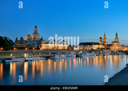 Terrace shore and Bruehlsche terrace in the evening, Dresden,, Terrassenufer und Bruehlsche Terrasse am Abend Stock Photo