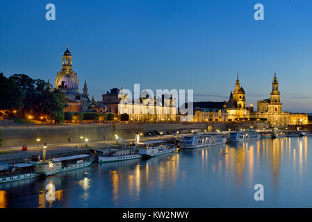 Terrace shore and Bruehlsche terrace in the evening, Dresden, Terrassenufer und Bruehlsche Terrasse am Abend Stock Photo