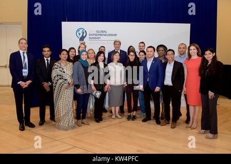 Photograph of U.S. Secretary of State John Kerry, Rick Stengel and Evan Ryan taking a group photograph with alumni of the State Department's Bureau of Educational and Cultural Affairs programs, Palo Alto, California, 2016. Image courtesy US Department of State.