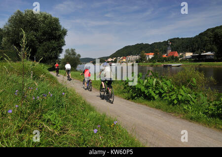 Elbe cycle track with bath Schandau, Elberadweg bei Bad Schandau Stock Photo