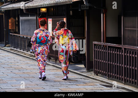 Japan, Honshu island, Kansai region, Kyoto, Gion, Geisha former area, young women in kimono Stock Photo