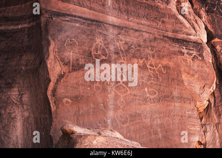 Carved Anasazi petroglyphs representing esoteric symbols on a sandstone cliff in the Canyon de Chelly National Monument, Chinle, Arizona, USA. Stock Photo
