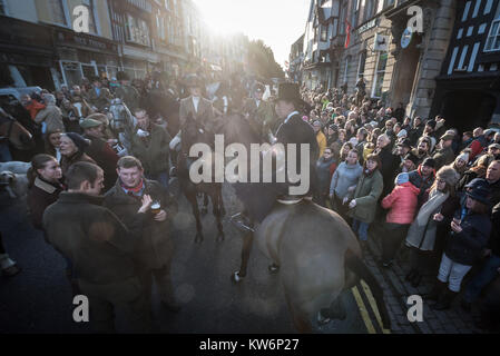 Ledbury, Herefordshire, UK. 26th December 2017. Hundreds of people congregate in Ledbury High Street for the annual festive meet of the Boxing Day Led Stock Photo