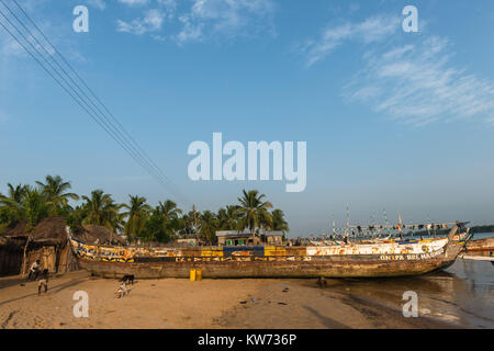 In the village of Ada Foah people live very close to the riverside, Volta River, Ada Foah, Greater Accra Region, Ghana, Africa Stock Photo