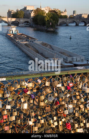 France, Paris (75), locks of lovers on fence at edge on Pont des Arts Stock Photo