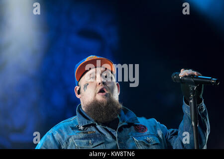 Edinburgh Rag Edinburgh, UK. 31st Dec, 2017. Rag'n'Bone Man on stage in Princess ...