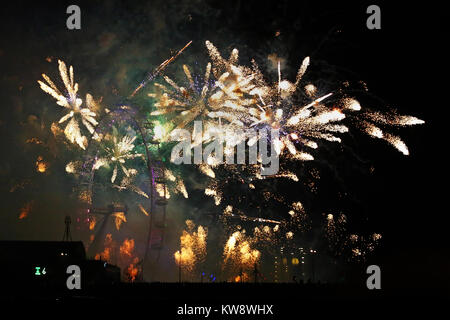 London, UK. 1st Jan, 2018. New Year's Eve Fireworks, London Credit: Paul Brown/Alamy Live News Stock Photo