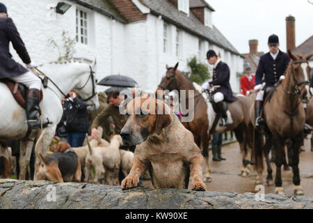 Midhurst, West Sussex, UK. 1st Jan, 2018. The Chiddingfold, Leconfield and Cowdray Hunt has set off from Midhurst in West Sussex for its traditional New Year's Day hunt meeting. The trail hunt took place in bad weather with rain soaking riders and spectators. Credit: Rob Powell/Alamy Live News Stock Photo