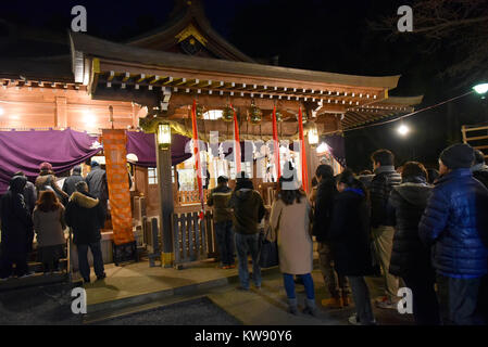 Tokorozawa, Japan. 1st Jan, 2018. At the stroke of midnight, hundreds of citizens descend on a local shrine to offer their first prayers of the New Year in Tokorozawa, Tokyos western suburbs on Monday, January 1, 2018. Throughout the country, millions of Japanese visit nearby shrines and temples, some offering the New Years first prayers while the other making first wishes in the centuries-old practice. Credit: Natsuki Sakai/AFLO/Alamy Live News Stock Photo