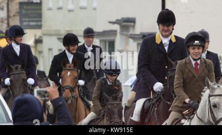 Midhurst, West Sussex, UK. 1st Jan, 2018. The Chiddingfold, Leconfield and Cowdray Hunt has set off from Midhurst in West Sussex for its traditional New Year's Day hunt meeting. The trail hunt took place in bad weather with rain soaking riders and spectators. Credit: Rob Powell/Alamy Live News Stock Photo