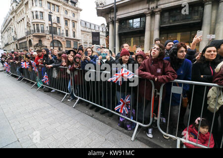 London, UK. 1st Jan, 2018. Large crowds attend the 2018 London New Year's Day Parade (LNDYP), with over 8,000 performers including marching bands, cheerleaders, charities, historic vehicles and groups from the London Boroughs Credit: amer ghazzal/Alamy Live News Stock Photo