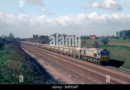 A Foster Yeoman owned class 59 diesel locomotive number 59005 'Kenneth J Painter' working a loaded Yeoman 'Jumbo' stone train near Maidenhead. 16th March 1994. Stock Photo