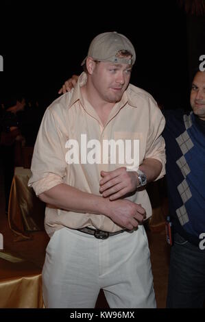 INDIAN CREEK,  FL. JANUARY 21: NY Giant Jeremy Shockey along with friends Jeremy Shockey, Joanna Krupa, Wayne Boich at the 2nd Annual Dewar's 12 Texas Hold 'em Poker Tournament. Hosted by Alex Rodriguez, Dewar's 12 and Boys & Girls Clubs of Miami.  January 21, 2006 in Indian Creek, Florida  People:  Jeremy Shockey, Drew Rosenhaus Stock Photo