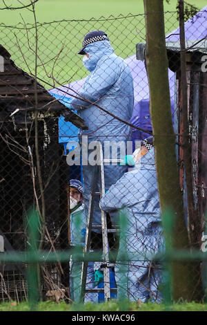 Finsbury Park. London, UK. 1st Jan, 2018. Investigation officers removes the tiles from the roof of the unused barn in Finsbury Park as the investigation continues into the murder of Iuliana Tudos, 22, whose body was found by a pavilion in Finsbury Park in north London on Wednesday 27 Dec 2017. Credit: Dinendra Haria/Alamy Live News Stock Photo