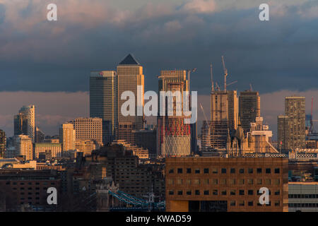 London, UK. 1st Jan, 2018. The first sunset of the new year as seen from the viewing platform - New years day at the Tate Modern. Credit: Guy Bell/Alamy Live News Stock Photo