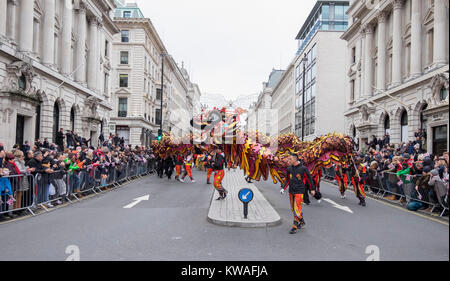 Central London, UK. 1st Jan, 2018. London's spectacular New Year's Day Parade starts at 12 noon in Piccadilly, making it's way down famous West End thoroughfares, finishing in Parliament Square at 3.00pm. London Chinatown Chinese Association performance. Credit: Malcolm Park/Alamy Live News. Stock Photo