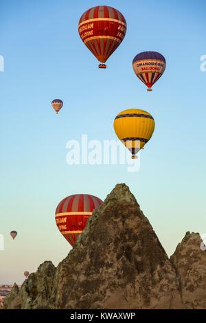 Hot air balloons over rock formations, Rose Valley (Gulludere), Cappadocia, Turkey Stock Photo