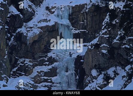 India. 01st Jan, 2018. Mountains covered in frost at Pahalgam, the famed tourist resort in south Kashmir district of Anantnag. south of Srinagar. The night temperatures in Pahalgam yesterday dipped to minus 5-degree centigrade. The famed tourist resort records heavy snowfall in winters and the main river flowing it -the Lidder river- freeze due to sub-zero temperatures. The government had plans to attract tourists in winters to Pahalgam by building a skating and skiing facility in the area. Credit: Umer Asif/Pacific Press/Alamy Live News Stock Photo