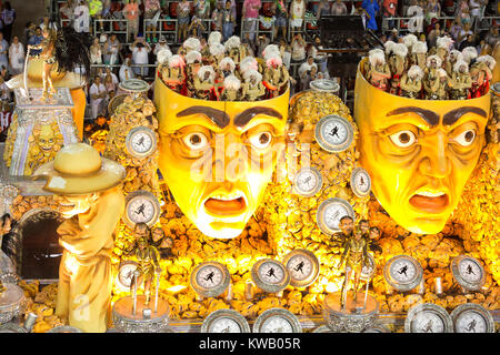 Samba school 'Mocidade Independente de Padre Miguel' starts his show in sambodromo, Rio de Janeiro, Brazil Stock Photo