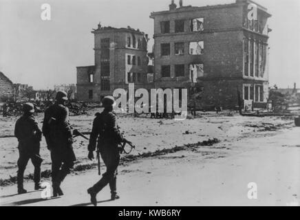 Three German soldiers walking in desolate street in the ruins of Stalingrad in Sept. 1942. The battle had begun on August 23, 1942, with German Luftwaffe bombing. Soviet Union (Russia), World War 2. (BSLOC 2014 8 39) Stock Photo