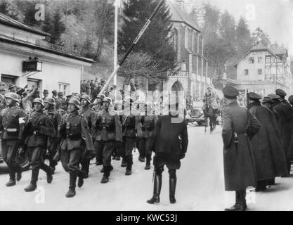 German soldiers cross border in town of Kufstein-Kieferfelded on the Austria-German frontier. March 1938. The Austrian government had ordered the Austrian Armed Force not to resist. (BSLOC 2015 13 28) Stock Photo