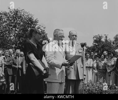 President Harry Truman honoring General Dwight Eisenhower for his World War 2 service. He was decorated with the Distinguished Service Medal for leading Allied forces in Europe during WW2. Future First Lady Mamie Eisenhower is at left. Washington D.C., June 18, 1945 - (BSLOC 2014 15 27) Stock Photo