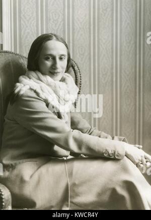 Anna Pavlova, prima ballerina of the Imperial Theatre in St Petersburg. Ca. 1920. - (BSLOC 2014 17 195) Stock Photo