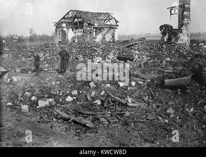 World War 1. French soldiers stand in ruins of a town in the Aisne Department in Northern France. Aisne suffered through three separate Battles of Aisne in 1914, 1917, and 1918. (BSLOC 2013 1 213) Stock Photo