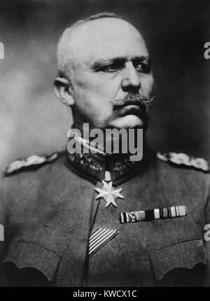 General Erich Ludendorff, military and defacto political leader of Germany during World War 1. After the war he blamed Germanys defeat on betrayal by Marxists and Bolsheviks. He tried to persuade the Weimer Republic Army to support Hitlers Beer Hall Put (BSLOC 2017 1 9) Stock Photo