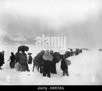 Korean refugees slog through snow outside of Kangnung (Gangneung), moving south with bundles of belongings. The South Korean Army was withdrawing south in the same area, with the North Korean/Chinese troops in pursuit. January 8, 1951. Korean War, 1950-53. (BSLOC 2014 11 245) Stock Photo