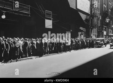 New York men in a bread line during the Great Depression, 1935-38. The sign read, 'Paid Up to this Point, Every Dollar pays for 20 More Meals. Men ahead of the sign are assured of a five-cent meal--the rest must wait for more contributions.' Many men went to soup kitchens so their families would have more to eat at home (BSLOC 2016 10 210) Stock Photo