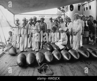 Crew of the USS Texas, posing with ammunition. During the Battle of Santiago on July 3, 1898, the battleships shelled and disabled the Spanish cruisers Vizcaya and Cristobal Colon (BSLOC 2017 10 50) Stock Photo