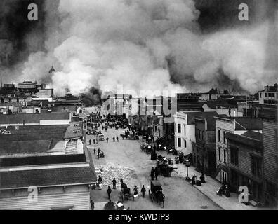 San Francisco burning after April 18, 1906 earthquake, with view of smoke over the Mission District. Within three days, fires, caused by ruptured gas mains, destroyed approximately 25,000 buildings over 490 city blocks (BSLOC 2017 17 16) Stock Photo