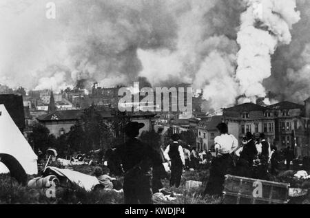San Francisco burning after April 18, 1906 earthquake viewed by people in Golden Gate Park. Note the trunks and bundles of peoples belongings of now homeless San Franciscans (BSLOC 2017 17 17) Stock Photo