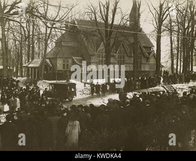 Col. Theodore Roosevelts funeral, January 8, 1919, at Christ Episcopal Church in Oyster Bay, NY (BSLOC 2017 6 87) Stock Photo