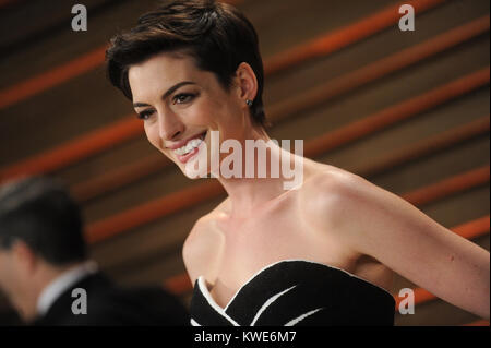 WEST HOLLYWOOD, CA - MARCH 02:  Anne Hathaway attends the 2014 Vanity Fair Oscar Party hosted by Graydon Carter on March 2, 2014 in West Hollywood, California.    People:  Anne Hathaway Stock Photo