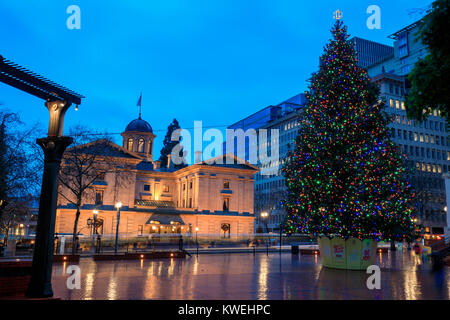 Portland, Oregon, United States - Dec 19, 2017 : Pioneer Courthouse in Pioneer Square at rainy day Stock Photo