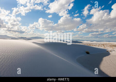 White Sands desert national monument sand dune shaps at Tularosa Basin New Mexico, USA Stock Photo