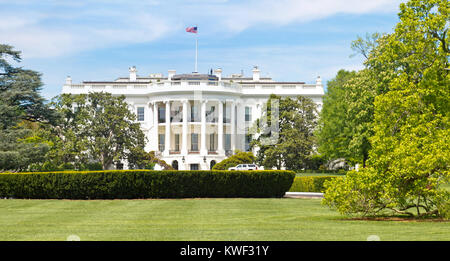 The White House is the official residence and workplace of the President of the United States. It is located at 1600 Pennsylvania Avenue in Washington Stock Photo