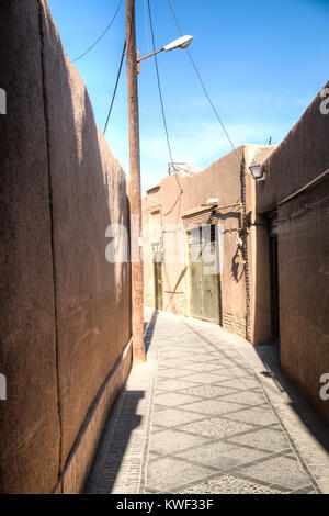 The narrow streets of the ancient city center of Yazd in Iran Stock Photo