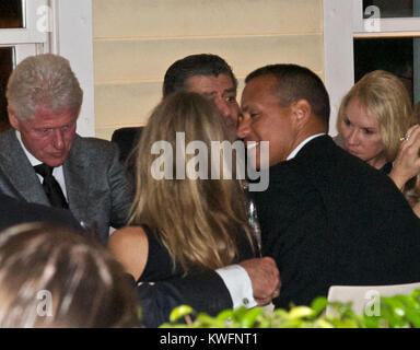 MIAMI BEACH  FL - JANUARY 21: Actress Cameron Diaz and Alex Rodriguez enjoy a romantic dinner in Miami with Former President Bill Clinton at Prime 112 Steakhouse.   On January 21, 2011 in Miami Beach, Florida   People:  Cameron Diaz Alex Rodriguez Bill Clinton Stock Photo