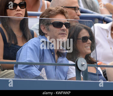 FLUSHING, NY - SEPTEMBER 01: Dr Mehmet Oz Lisa Oz on Day Seven of the 2013 US Open at USTA Billie Jean King National Tennis Center September 1, 2013 in the Flushing neighborhood of the Queens borough of New York City.    People:  Dr Mehmet Oz Lisa Oz Stock Photo