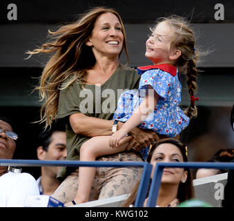 FLUSHING, NY - SEPTEMBER 08: Sarah Jessica Parker attends the women's singles final match between Victoria Azarenka of Belarus and Serena Williams of the United States of America on Day Fourteen of the 2013 US Open at the USTA Billie Jean King National Tennis Center on September 8, 2013 in the Flushing neighborhood of the Queens borough of New York City.   People:  Sarah Jessica Parker Stock Photo