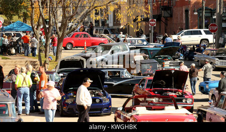 Savanna, Iowa, USA. 21st Oct, 2017. A classic car show fills the streets of Savanna, IL., Saturday, October 21, 2017, during Bridgefest and the Last Ride across the old bridge event between Savanna, IL., and Sabula, IA. The old bridge is slated for demolition when the new bridge opens. Credit: John Schultz/Quad-City Times/ZUMA Wire/Alamy Live News Stock Photo