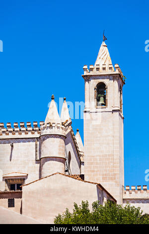 Church of St. Francis (Igreja de Sao Francisco) is located in Evora, Portugal. It is best known for its lugubrious Chapel of the Bones. Stock Photo