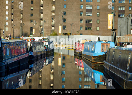 Marina at New Islington, Ancoats, East Manchester, mored narrowboats used as homes Stock Photo