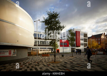 Salford University Lady Hale Building home to School of Law designed by Broadway Malyan the  ETFE clad lecture theatre Stock Photo